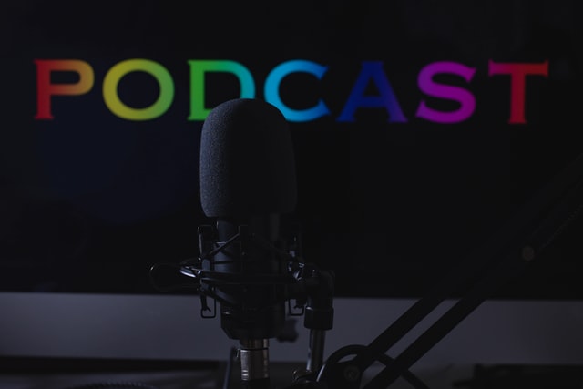high definition mic with word podcast in background
